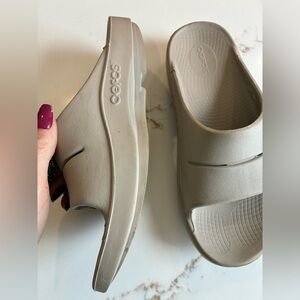 OOFOS OOmega OOahh (Nomad) sandals